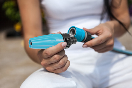 Nastaviteľný priamy zavlažovač pre záhradnú hadicu BASIC CELLFAST