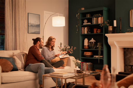 LED žiarovka E27 guľka P45 6,5W = 60W 806lm 2700K teplá biela FILAMENT LED Classic Philips