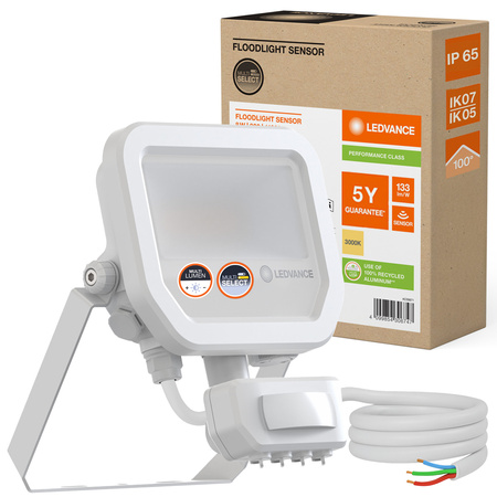LED reflektor Vonkajší reflektor 10W 1100lm 3000K IP65 bielypohybovým a súmrakovým senzorom reflektor Ledvance