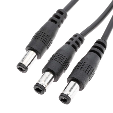 Zásuvkový konektor pre LED pásik DC 2,1/5,5 s tromi výstupmi typu samec