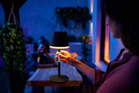 Stolná LED lampa 6,2 W 530 lm biela a farebná Ambiance RGB + TW čierna 35 cm Smart SMART Zigbee Bluetooth Go Table Philips HUE