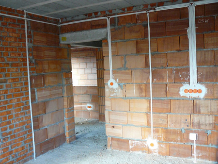 Hlboká elektrická rozvodná skriňa pod omietku so skrutkami PK60 PAWBOL