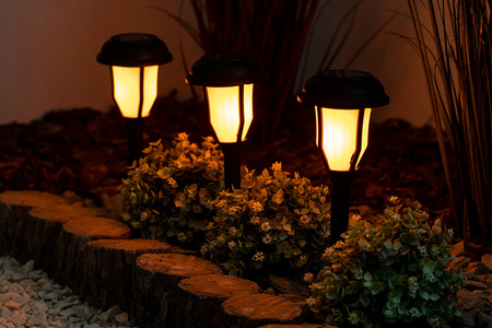 Solárne poháňané vonkajšie LED pólové svetlo 0,72 W 3000K teplá biela so súmrakovým senzorom IP44 Black Masterled