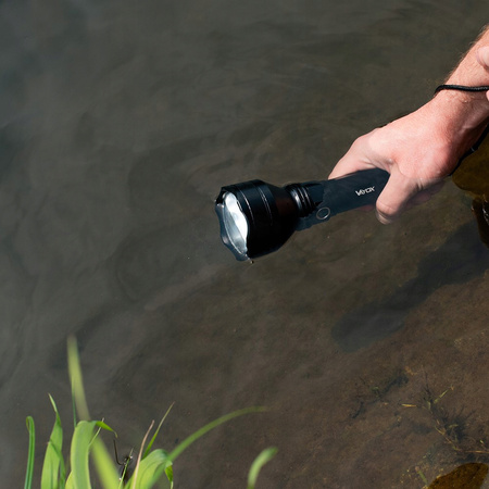 Taktická LED baterka Výkonná nabíjateľná USB-C 20W 1900lm IPX6 VAYOX