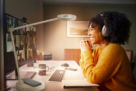 LED 20W 600lm CCT Stmievateľná biela SMART+ WiFi Sun@Home Ledvance Nightstand Lamp