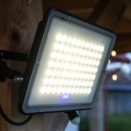 Solárne LED halogénové reflektory 300W Záhradná lampa 4000K IP65 PIR senzor pohybu + diaľkové ovládanie FULGOR LUMILED