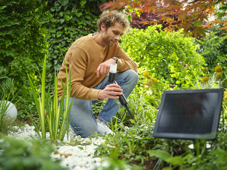 Vonkajšia záhradná lampa LED solárne poháňané reflektory 1W 40lm 3000K IP44 Black Endura Ledvance