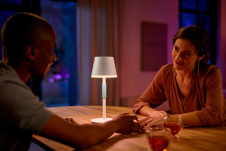 Stolná LED lampa 6,2 W 530 lm biela a farebná Ambiance RGB + TW White 35 cm Smart SMART Zigbee Bluetooth Go Table Philips HUE