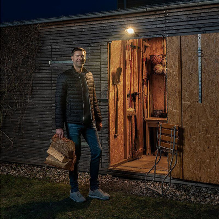 LED reflektor 10W 800lm 3000K IP65 čierny so senzorom pohybu a súmraku + diaľkové ovládanie KOBI MHNC