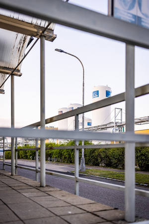 LED priemyselné pouličné lampy 120W 15600lm 4000K IP66 Grey Eco Area Ledvance