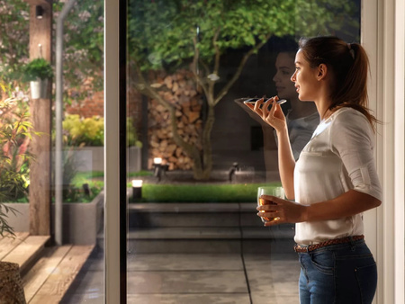 LED 15,2 W 1060 lm IP65 biela a farebná Ambiance RGB + TW Black Smart SMART Zigbee Bluetooth Lily XL Philips HUE záhradný reflektor