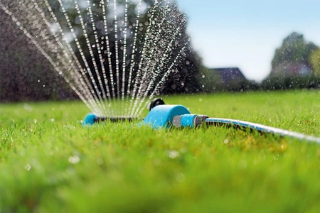 Oscilačný záhradný zavlažovač BASIC CELLFAST