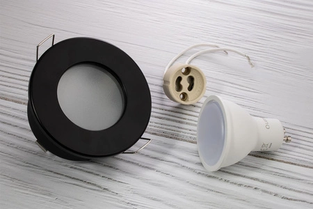 Kruhové halogénové svietidlo na zapustenú montáž Čierny AQUS + LED žiarovka GU10 3W 4000K neutrálna biela 120° Lumiled