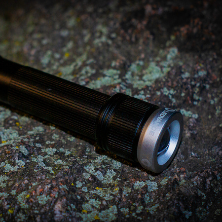 LED taktické pátracie svietidlo ručné dobíjateľné 15W 1400lm 6500K studená biela čierna baterka Ledvance