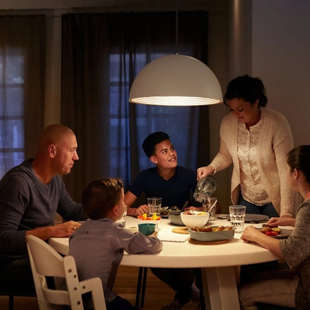 LED žiarovka E14 guľka P45 4,3W = 40W 470lm 2700K teplá biela FILAMENT LED Classic Philips