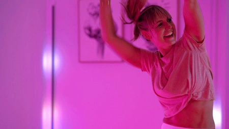 Inteligentná LED stojaca lampa 20W 550lm Stmievateľná RGBW CCT Diaľkové ovládanie 2m Čierna SMART+ WiFi Podlahový roh Ledvance