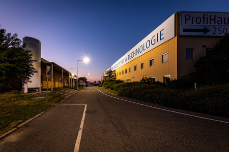 LED priemyselná pouličná lampa 150W 19500lm 4000K IP66 Grey Eco Area Ledvance