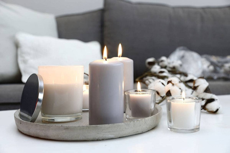 Cylindrická sviečka Tradičná 12 cm biela