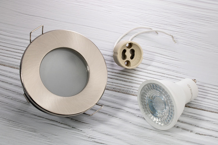 Kruhové halogénové svietidlo na zapustenú montáž Satin AQUS + LED žiarovka GU10 1,5 W 4000K neutrálna biela 36° Lumiled