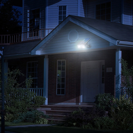 Solárne poháňaná vonkajšia LED lampa na pól 1,8 W 2700/6500K CCT so súmrakovým senzorom Black Masterled