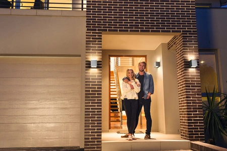 Vonkajšia záhradná LED nástenná lampa 14W 550lm 3000K, teplá biela RGBW Top Down Stmievateľná IP44 Silver SMART+ WiFi Brick Ledvance