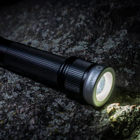 LED taktické pátracie svietidlo ručné dobíjateľné 15W 1400lm 6500K studená biela čierna baterka Ledvance