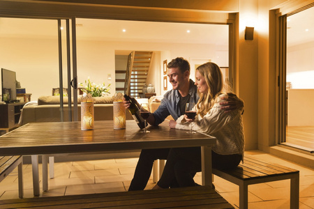 Vonkajšia záhradná LED lampa Vonkajšia nástenná lampa 10W 550lm 3000K, teplá biela RGBW Stmievateľná IP44 Silver SMART+ WiFi Curve Ledvance