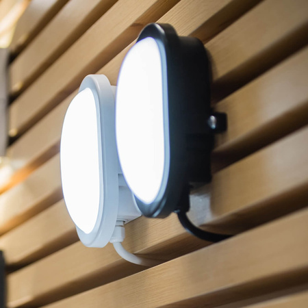 Vonkajšia priemyselná nástenná lampa LED 6W 420lm 4000K IP54 bielanúdzovým modulom Ledvance