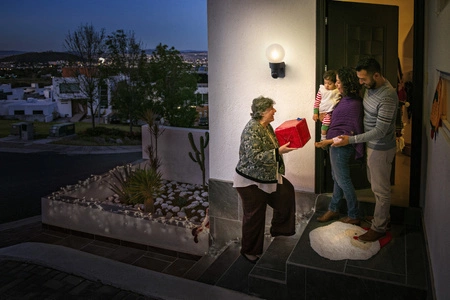 Inteligentné LED vonkajšie svietidlo s kamerovým senzorom Sledovanie pohybu Reproduktor Alarm Stmievateľné IP44 Čierna SMART+ WiFi kamera Ledvance