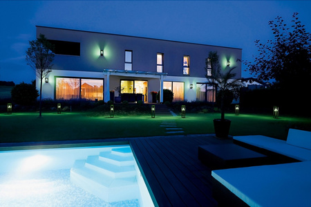 Vonkajšia solárna lampa Inteligentná fasádna nástenná lampa 6W 400lm 3000K teplá biela RGB+W Stmievateľná IP44 Čierna SMART+ Bluetooth Alps Ledvance