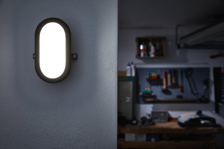 Vonkajšia priemyselná nástenná lampa LED 6W 420lm 4000K IP54 bielanúdzovým modulom Ledvance