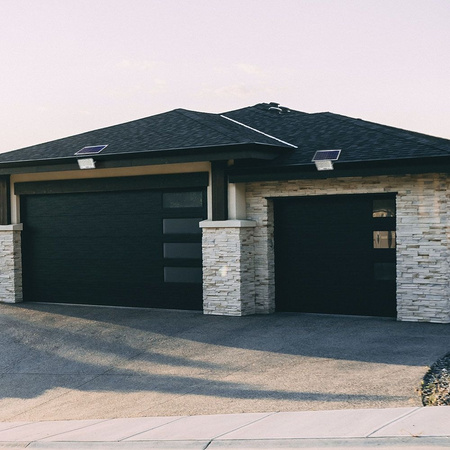 LED solárny reflektordiaľkovým ovládaním 50W 1000lm 5000K neutrálna biela 90° 3,2V IP65 IK07 Povrchová montáž Sivá VIDEX