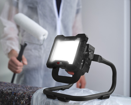 LED reflektor Batériová lampa na stojane Prenosná 40W 4500lm 6500K IP54 Čierne pracovné svetlo Ledvance