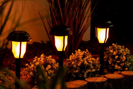 Solárne poháňané vonkajšie LED pólové svetlo 0,72 W 3000K teplá biela so súmrakovým senzorom IP44 Black Masterled