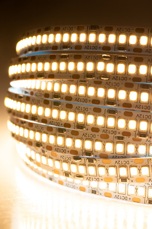 LED pásik 12V 120W 1200LED 2835 teplá biela 10mm 5m