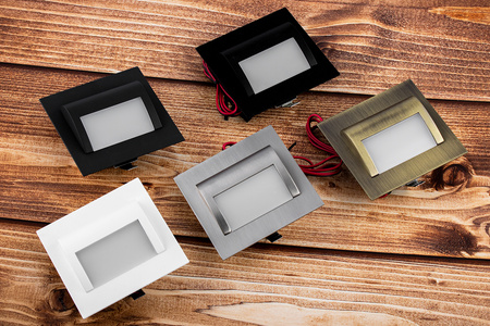 Schodiskové svietidlo DECORUS 9 LED 1,2 W Brass studená biela