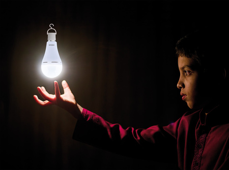 Nabíjateľná LED žiarovka A60 E27 8W = 60W 806lm 4000K neutrálna biela 180° Núdzové osvetlenie NABÍJATEĽNÉ ŽIAROVKY Osram