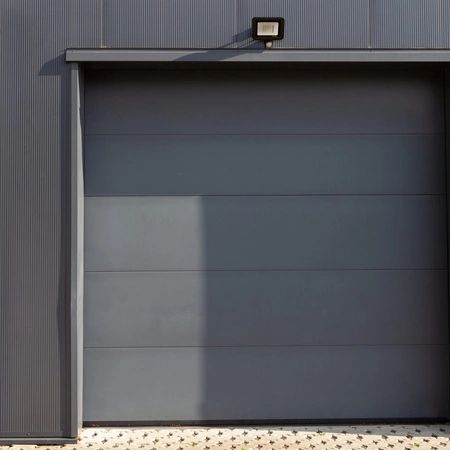 LED reflektor so senzorom pohybu 20W 1700lm 6500K, studená biela 120° Black IP65 so senzorom pohybu Sanico Goldlux