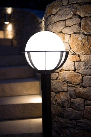 Su-Ma Vonkajšia stojaca guľová záhradná lampa s košom 250 K 5002/1/KPO 250 E27 130cm Su-Ma