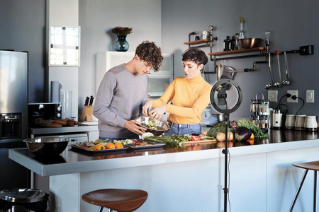 LED kruhová mobilná podlahová lampa doSelfie 6W 250lm 3000K - 4000K CCT stmievateľná čierna lineárna Ledvance