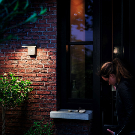 Záhradné nástenné svietidlo Solárne vonkajšie fasádne LED 1,3 W 250 lm 3000K so snímačom pohybu a súmraku Čierna zóna Ultra Efficient Philips