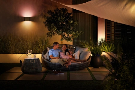 Záhradné nástenné LED vonkajšie fasádne svietidlo 20,4 W 1020 lm IP44 Biela a farebná Ambiance RGB + TW Black Smart SMART Zigbee Bluetooth Dymera Philips HUE