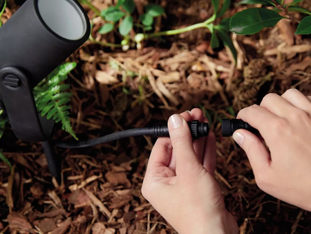 LED 15,2 W 1060 lm IP65 biela a farebná Ambiance RGB + TW Black Smart SMART Zigbee Bluetooth Lily XL Philips HUE záhradný reflektor