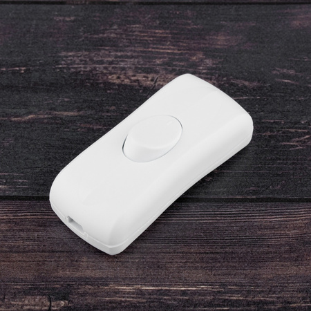 Kolískový spínač s bielym otočným káblom