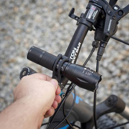 Univerzálny držiak na riadidlá pre svetlo baterky na bicykel VAYOX