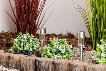 LED záhradná lampa so solárnym pohonom saténová INOX / CHROME