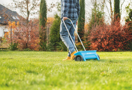 Rozmetadlo trávnych semien, hnojív a hnojív na kolieskach CELLFAST