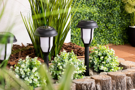 Solárne poháňané vonkajšie LED pólové svetlo 0,72 W 3000K teplá biela so súmrakovým senzorom IP44 Black Masterled