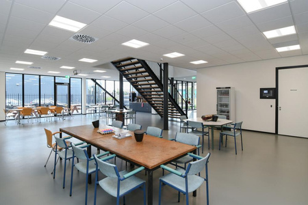 LED panelové stropné svetlo 36W 5040lm 4000K, neutrálna biela povrchovo montované biele 62x62cm chrániť Ledvance