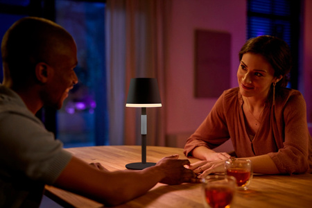 Stolná LED lampa 6,2 W 530 lm biela a farebná Ambiance RGB + TW čierna 35 cm Smart SMART Zigbee Bluetooth Go Table Philips HUE